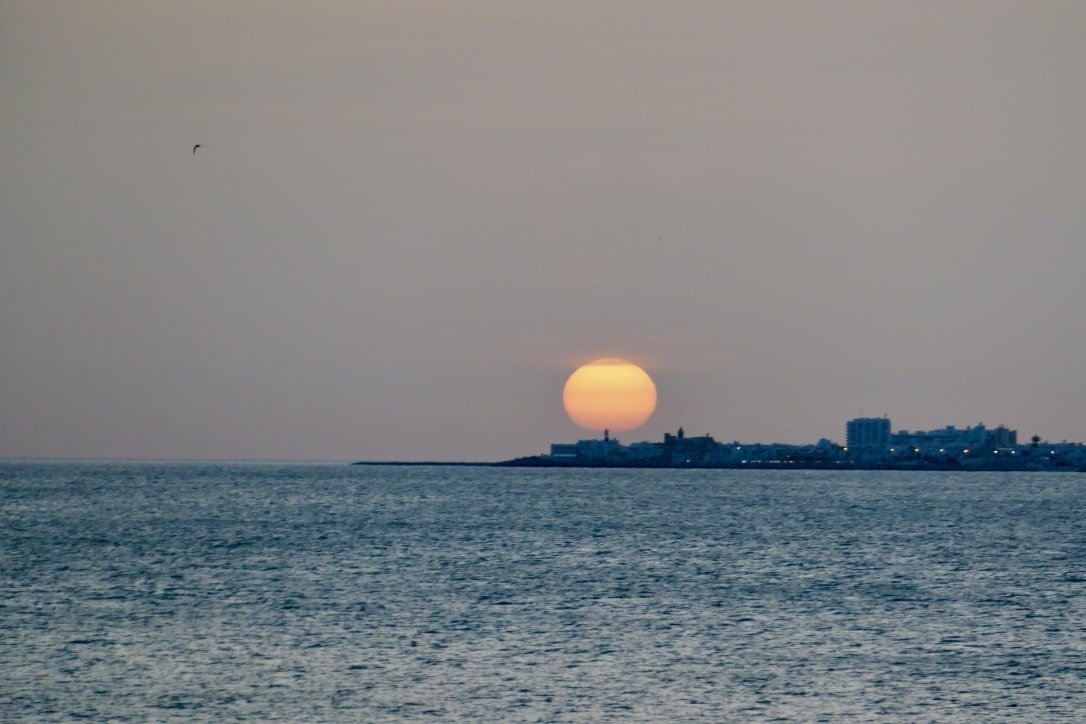 Atardecer del dia 03 de mayo. Vientos de levante suave. La calma antes de la tormenta 
